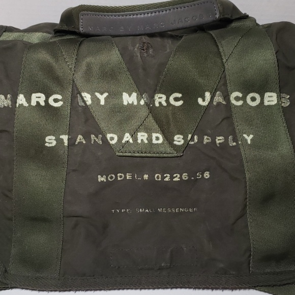 Marc Jacob's S.S. Small Messenger Bag - Picture 2 of 8